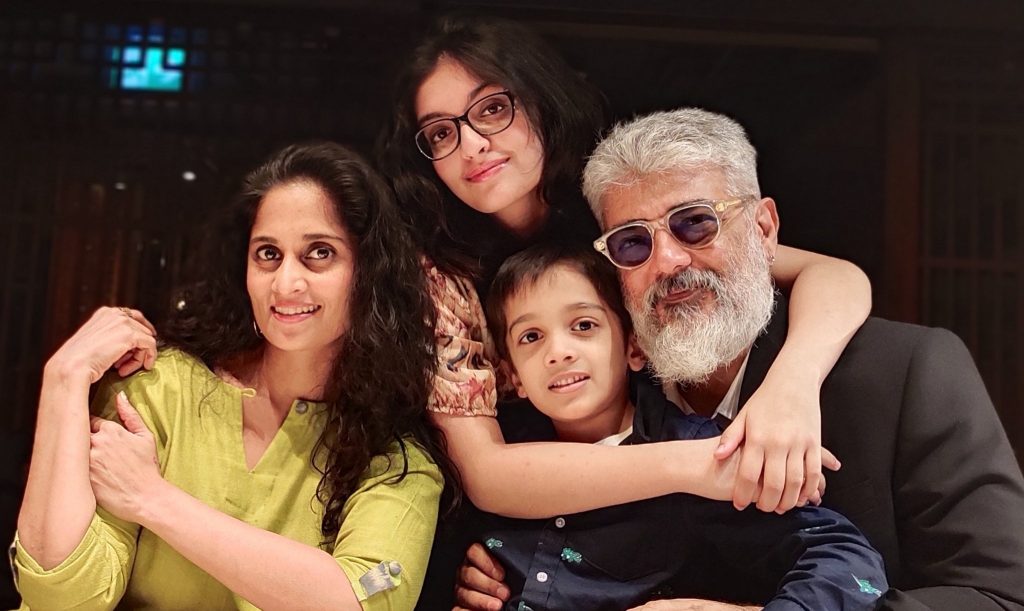 Ajith Kumar, Shalini And Kids Anoushka, Aadvik Make A Happy Family In ...