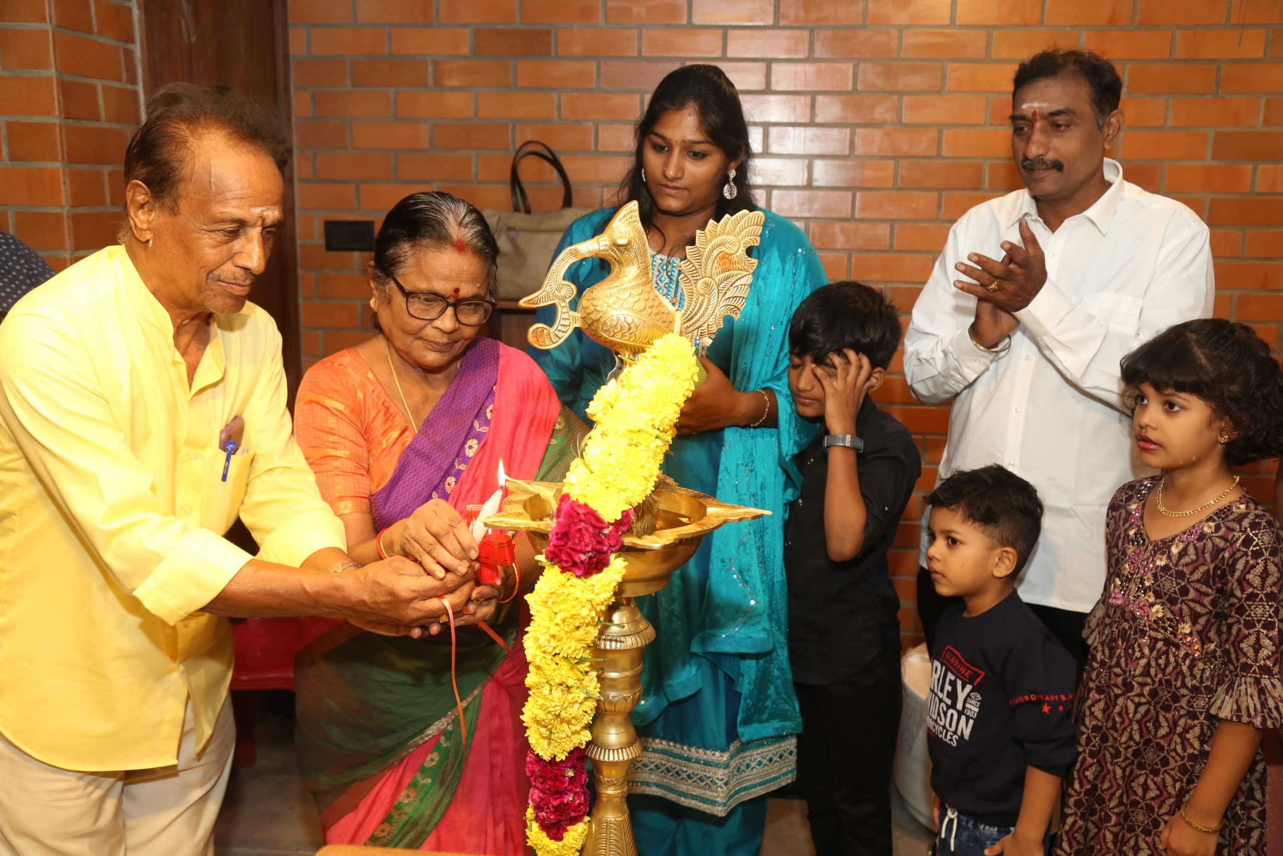 MCKINGSTOWN MEN'S GROOMING inaugurated by Karthikeyan, Kokila, Lea and ...